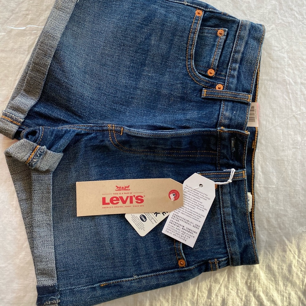 Levi’s wedgie fit shorts